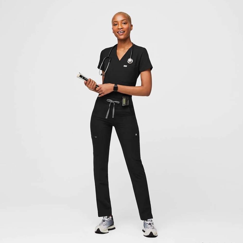 Figs Black Women's Scrub Set